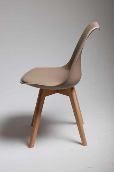 Стул Eames 222 бежевый